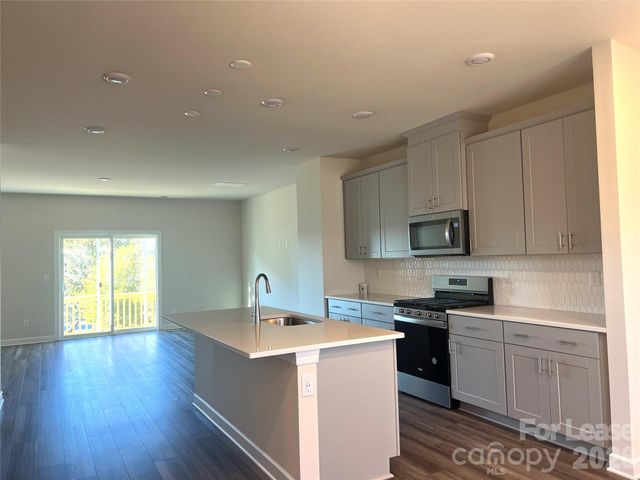 3718 Memorial Parkway, Charlotte, NC 28217