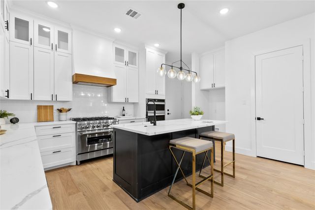 10434 Vinemont Street, Dallas, TX 75218