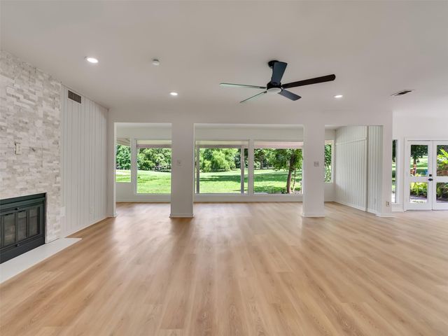 26 Cherry Hill Drive, Conroe, TX 77304