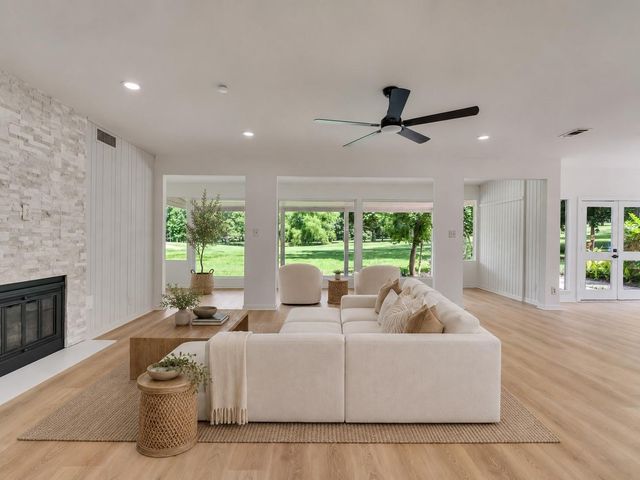 26 Cherry Hill Drive, Conroe, TX 77304
