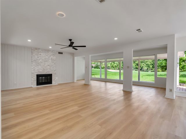 26 Cherry Hill Drive, Conroe, TX 77304
