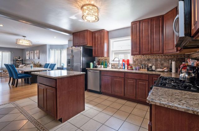 10736 S Church Street, Chicago, IL 60643