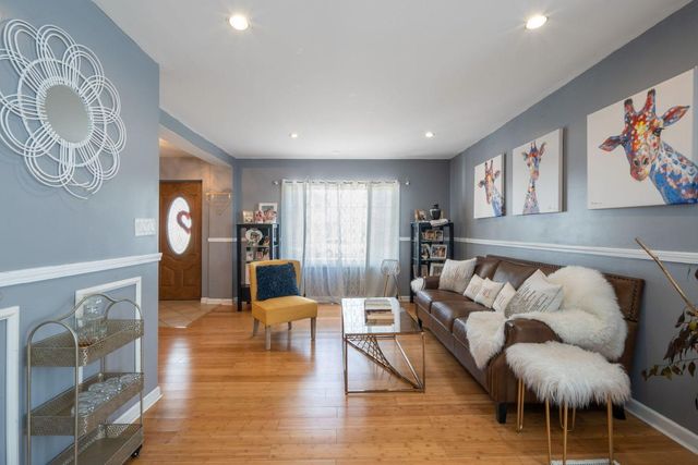 10736 S Church Street, Chicago, IL 60643