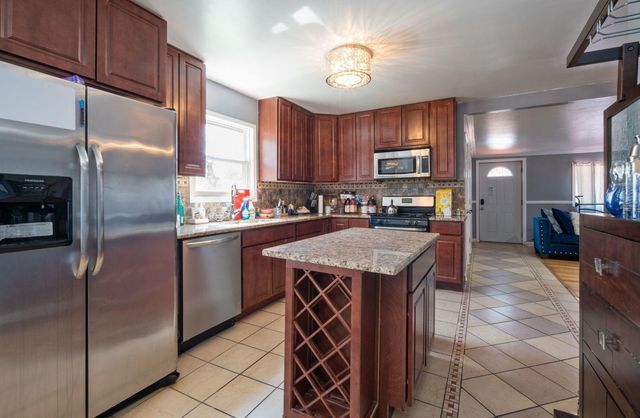 10736 S Church Street, Chicago, IL 60643