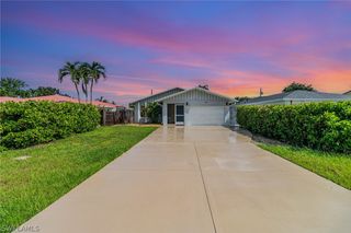 517 98th AVE N, Naples, FL 34108