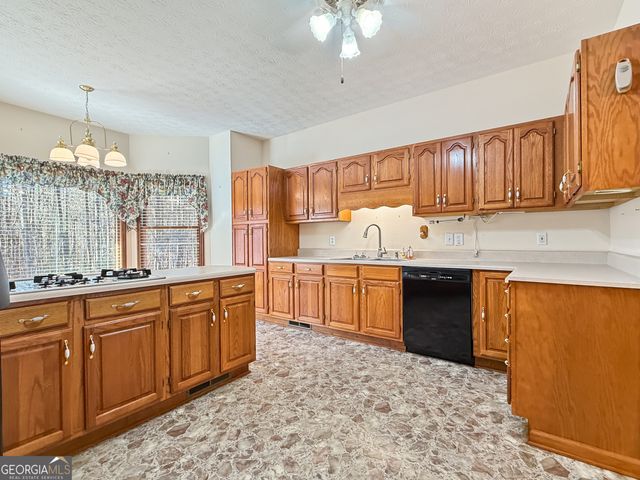 1100 Highway 54, Moreland, GA 30259