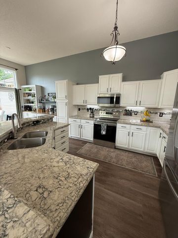 15685 Chestnut Way, Rosemount, MN 55068