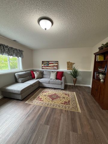 15685 Chestnut Way, Rosemount, MN 55068