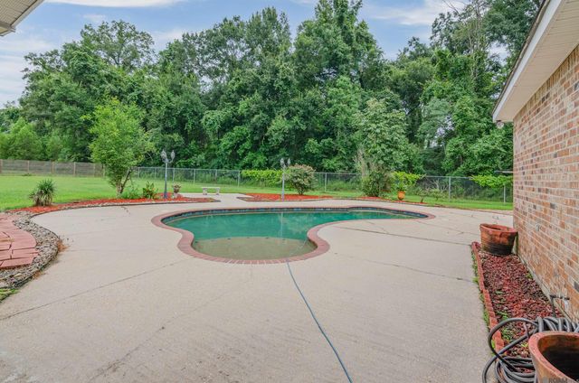 14105 Bert Allen Rd, Gonzales, LA 70737