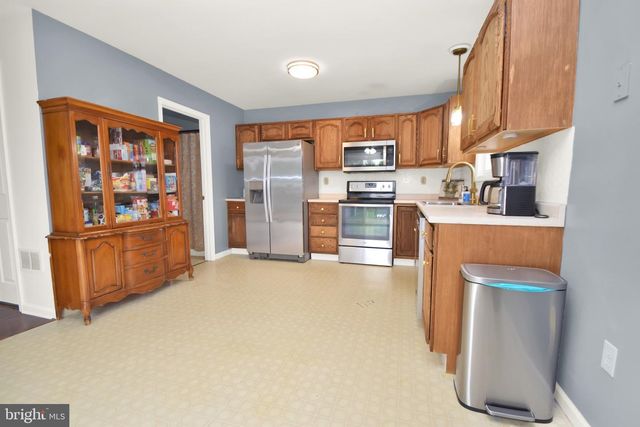 34 LARCH DR, Shippensburg, PA 17257