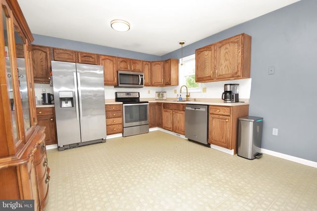 34 LARCH DR, Shippensburg, PA 17257