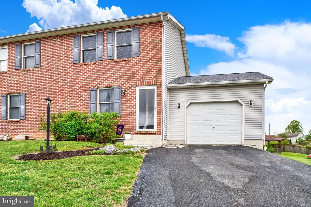 34 LARCH DR, Shippensburg, PA 17257