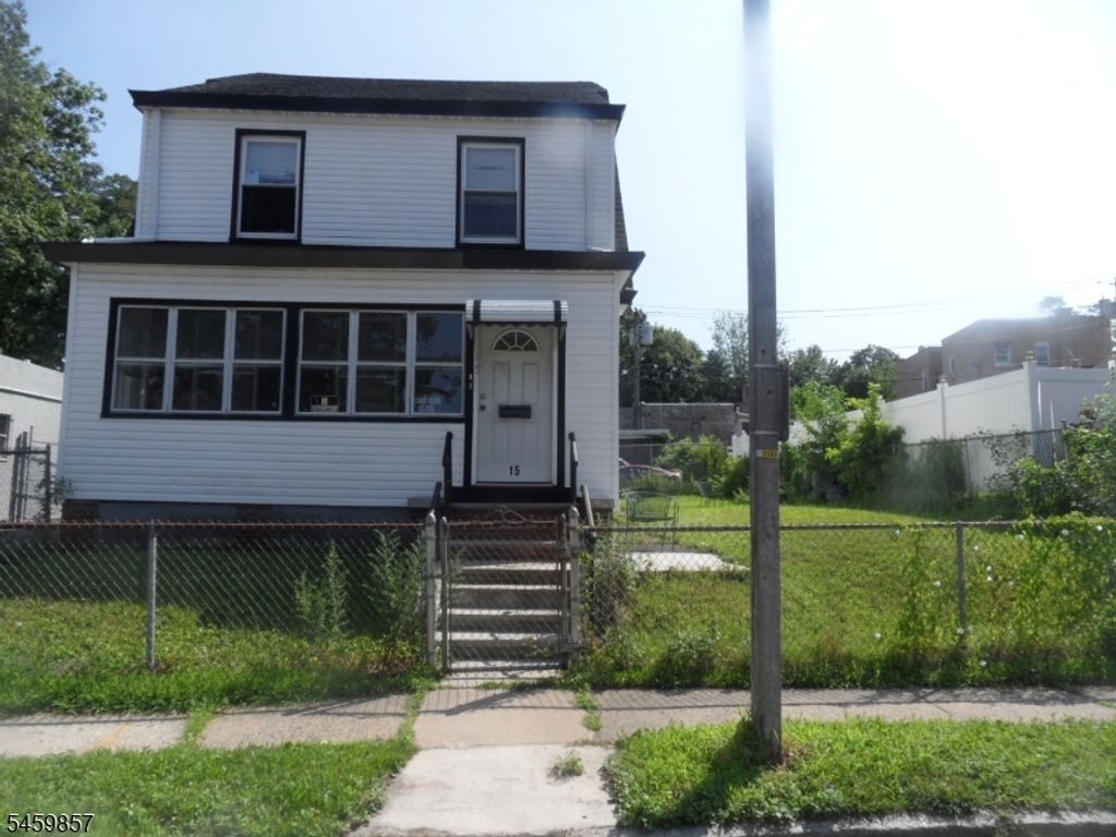 15 Rowe St, East Orange City, NJ 07017