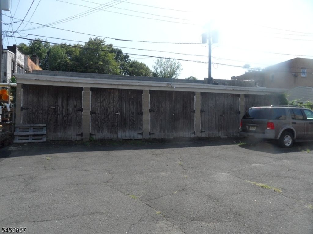 15 Rowe St, East Orange City, NJ 07017 — photo 2
