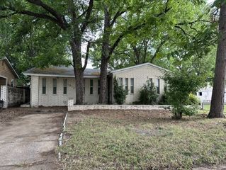 1915 Prairie View Drive, Dallas, TX 75235