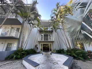 7403 SW 82nd St 213N, Miami, FL 33143