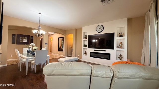 1518 E HAZEL Drive, Phoenix, AZ 85042
