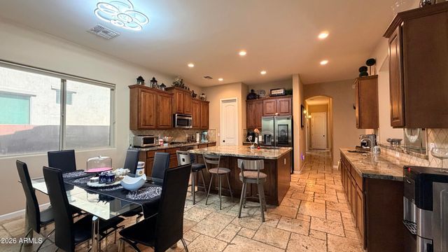 1518 E HAZEL Drive, Phoenix, AZ 85042