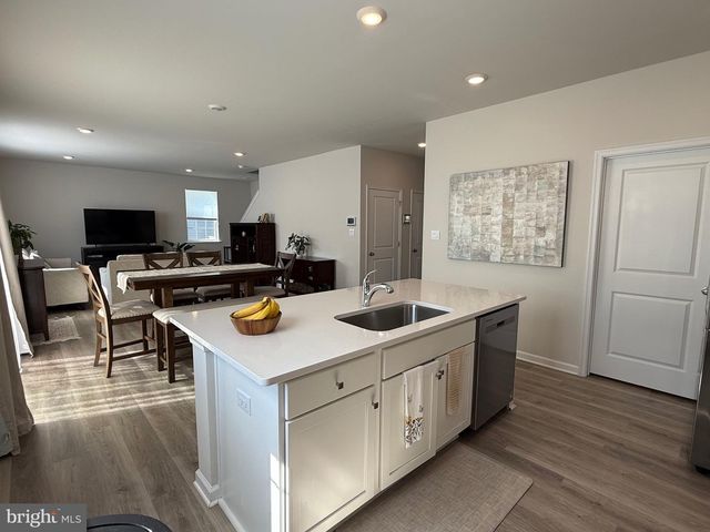 13 OUTSAIL AVE, Barnegat, NJ 08005