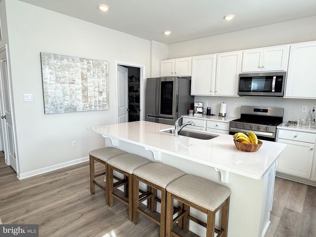 13 OUTSAIL AVE, Barnegat, NJ 08005