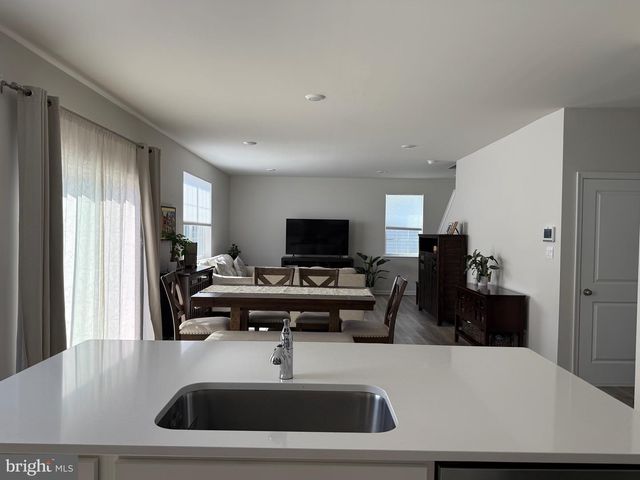 13 OUTSAIL AVE, Barnegat, NJ 08005