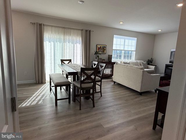 13 OUTSAIL AVE, Barnegat, NJ 08005