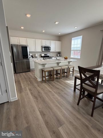 13 OUTSAIL AVE, Barnegat, NJ 08005