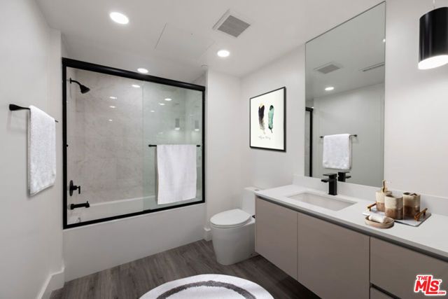 10947 HARTSOOK Street 301, North Hollywood (los Angeles), CA 91601