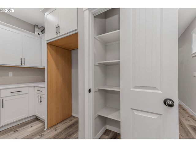 293 E WAYNO Way, Newberg, OR 97132