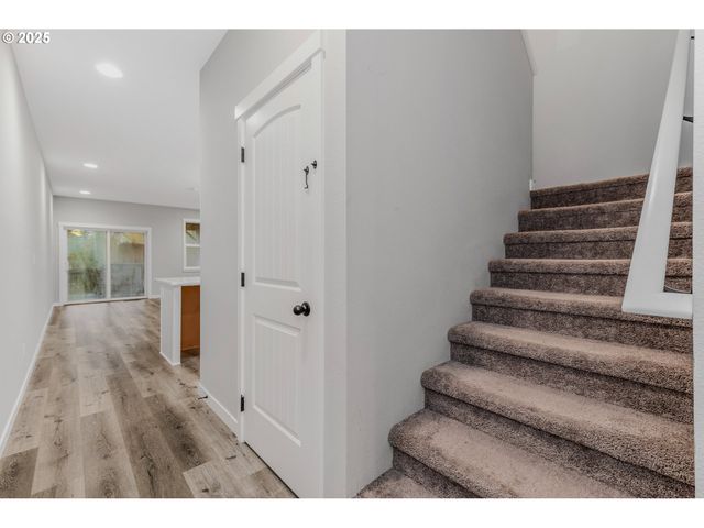 293 E WAYNO Way, Newberg, OR 97132