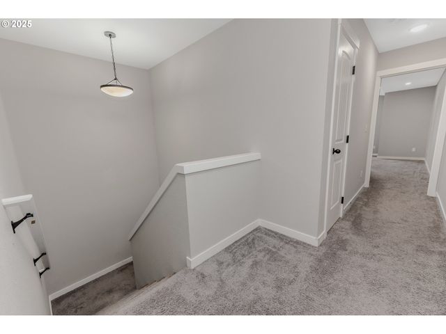 293 E WAYNO Way, Newberg, OR 97132