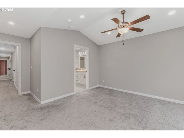 293 E WAYNO Way, Newberg, OR 97132