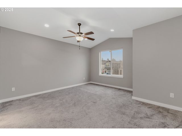 293 E WAYNO Way, Newberg, OR 97132