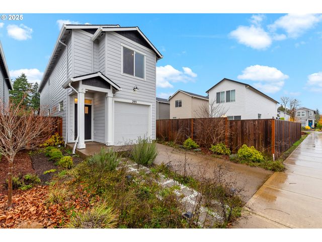 293 E WAYNO Way, Newberg, OR 97132