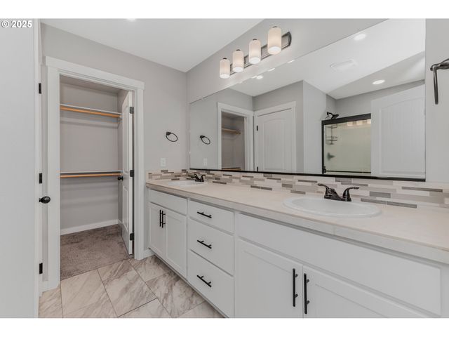 293 E WAYNO Way, Newberg, OR 97132