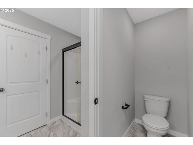 293 E WAYNO Way, Newberg, OR 97132