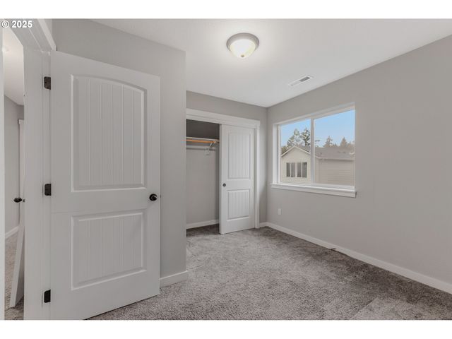 293 E WAYNO Way, Newberg, OR 97132