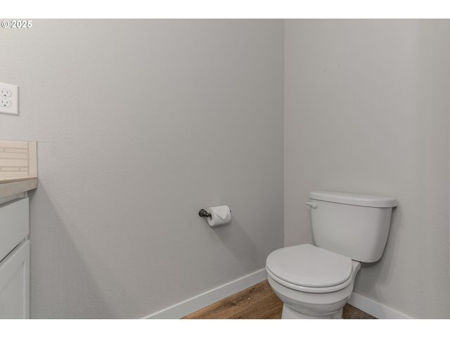 293 E WAYNO Way, Newberg, OR 97132