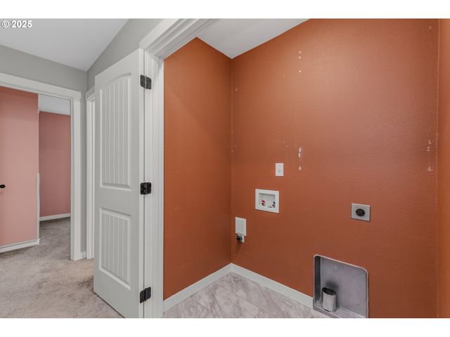 293 E WAYNO Way, Newberg, OR 97132