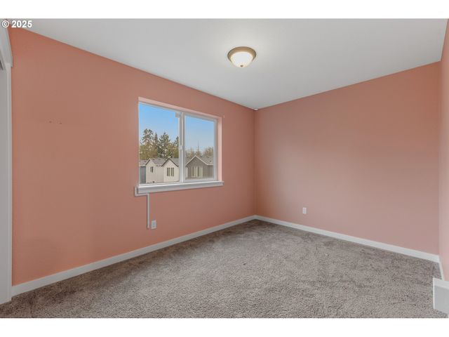 293 E WAYNO Way, Newberg, OR 97132