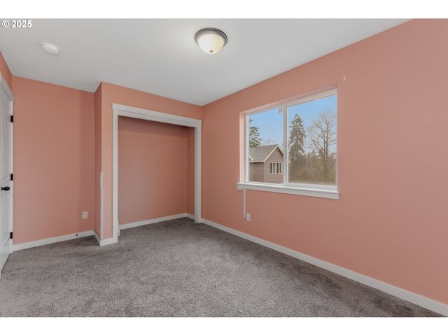 293 E WAYNO Way, Newberg, OR 97132