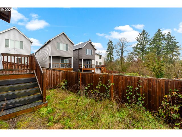 293 E WAYNO Way, Newberg, OR 97132