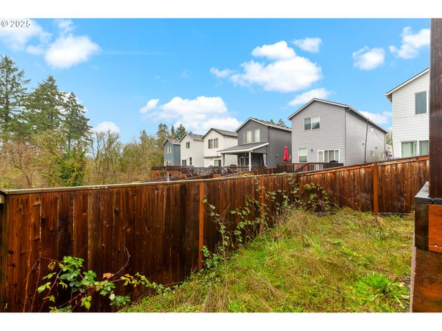 293 E WAYNO Way, Newberg, OR 97132