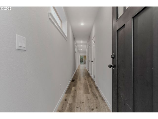 293 E WAYNO Way, Newberg, OR 97132