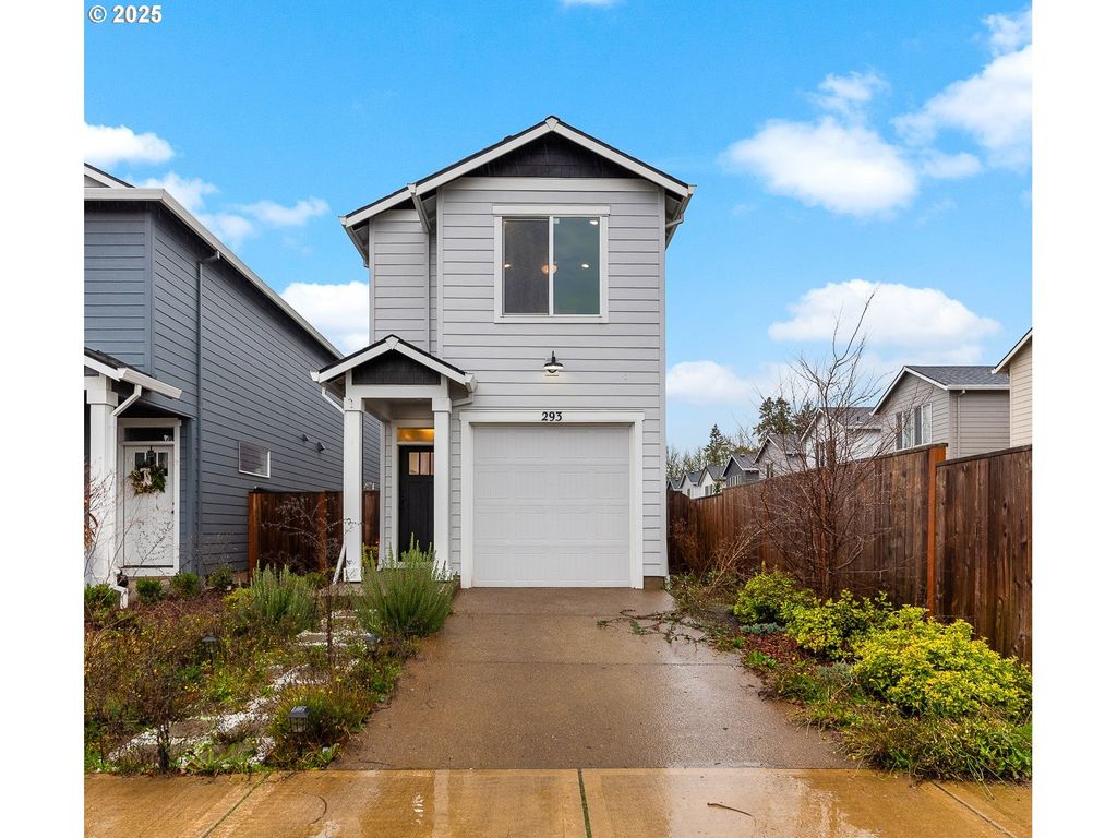 293 E WAYNO Way, Newberg, OR 97132