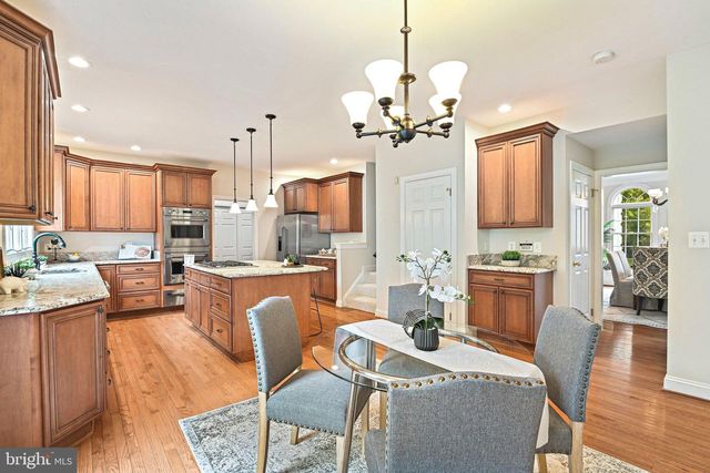 1706 BROADFIELD LN, Vienna, VA 22182