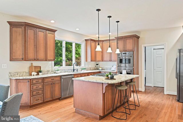1706 BROADFIELD LN, Vienna, VA 22182