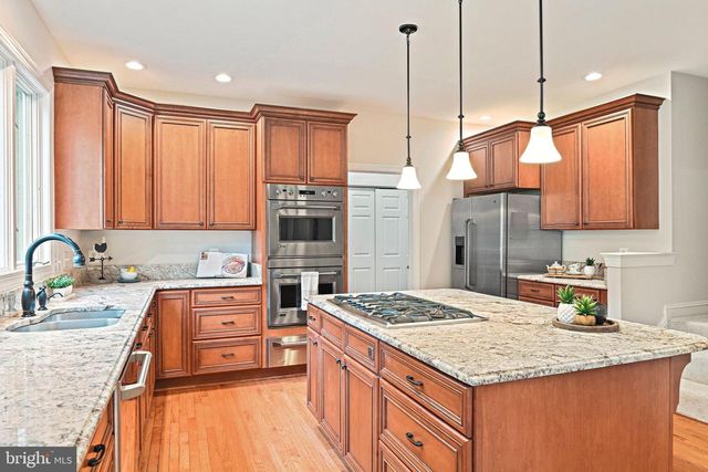 1706 BROADFIELD LN, Vienna, VA 22182