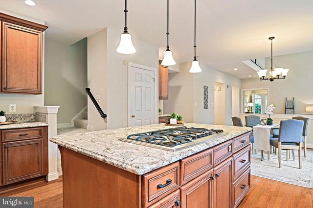 1706 BROADFIELD LN, Vienna, VA 22182