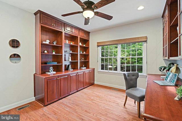1706 BROADFIELD LN, Vienna, VA 22182